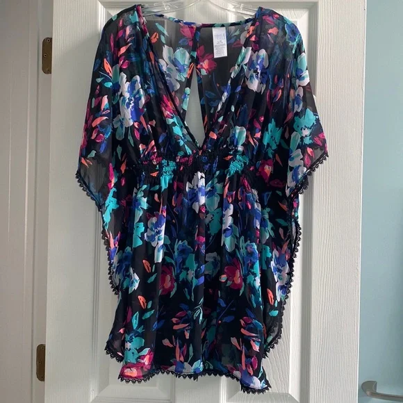 Bathing suit coverup - Picture 2 of 8